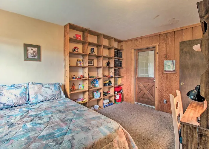 Peaceful Ranch Cabin, 3 Mi To Becker Lake!