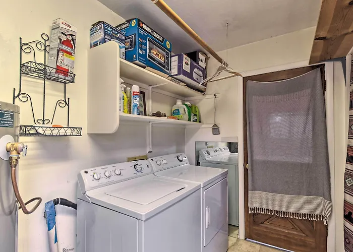 Peaceful Ranch Cabin, 3 Mi To Becker Lake! *