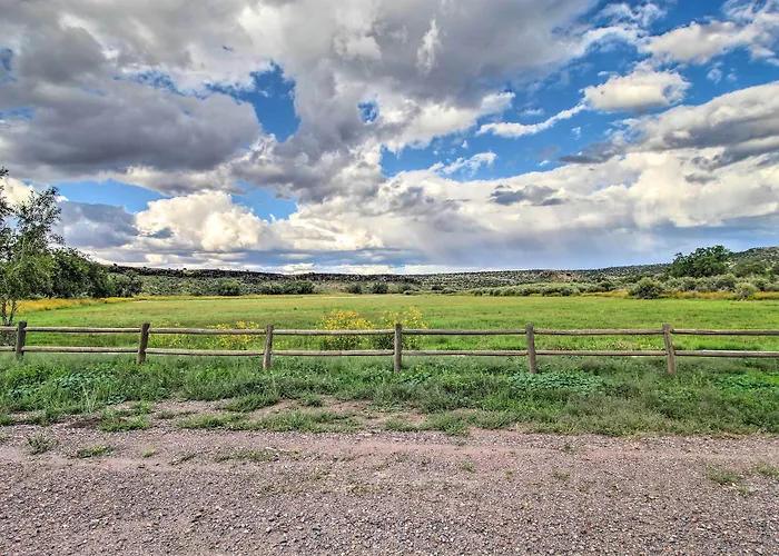 Peaceful Ranch Cabin, 3 Mi To Becker Lake!