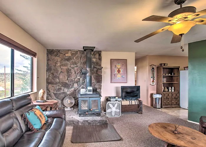 Peaceful Ranch Cabin, 3 Mi To Becker Lake!